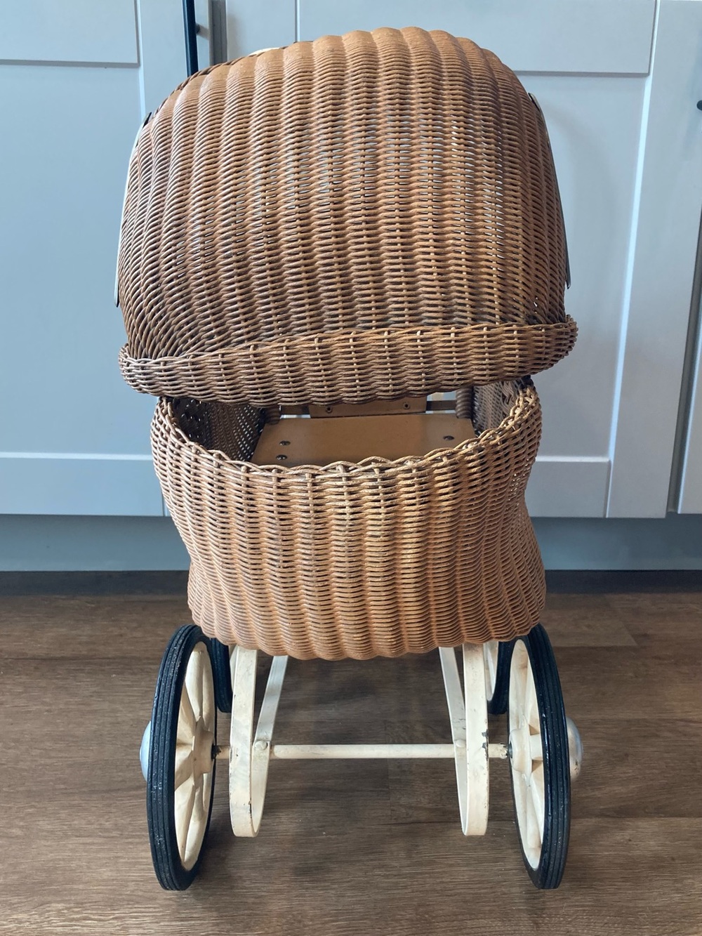 Vintage Wicker Baby Doll Carriage Pram Stroller For Repair/Parts - Picture 4 of 16